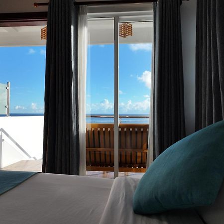 Hotel Reef Edge Thulusdhoo, Maldives Extérieur photo