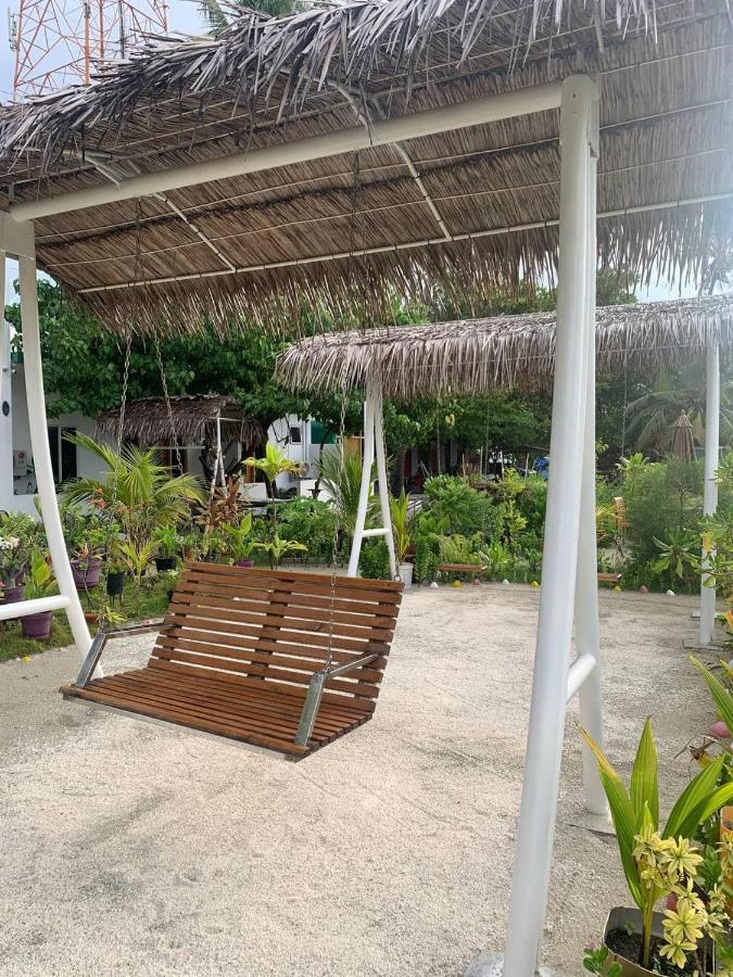 Hotel Reef Edge Thulusdhoo, Maldives Extérieur photo