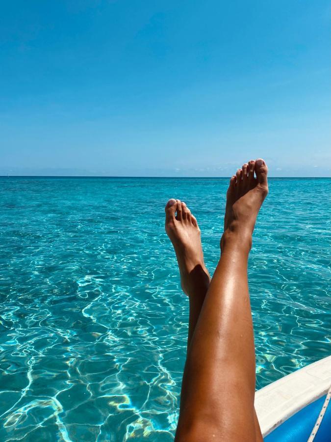 Hotel Reef Edge Thulusdhoo, Maldives Extérieur photo