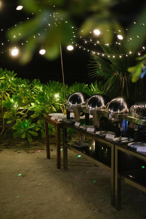 Hotel Reef Edge Thulusdhoo, Maldives Extérieur photo