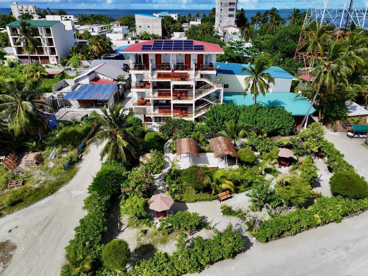 Hotel Reef Edge Thulusdhoo, Maldives Extérieur photo