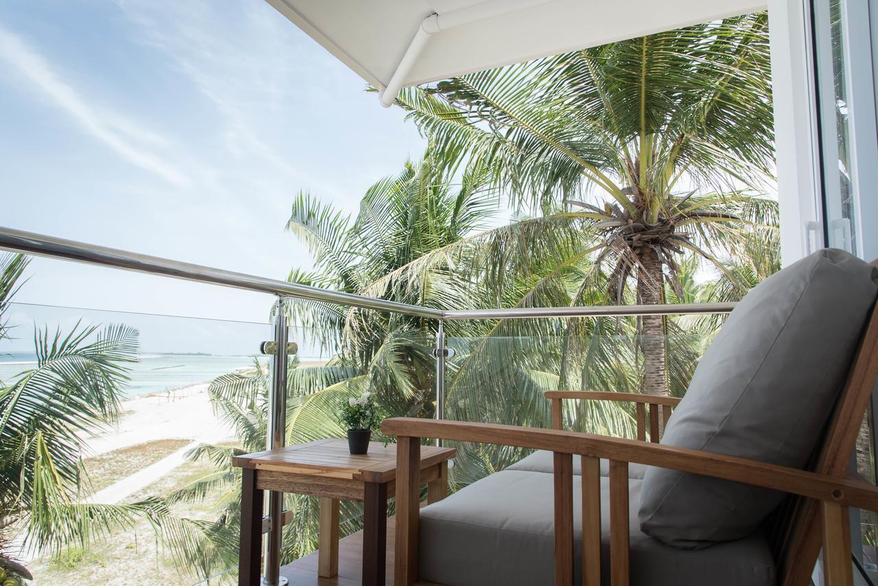 Hotel Reef Edge Thulusdhoo, Maldives Extérieur photo