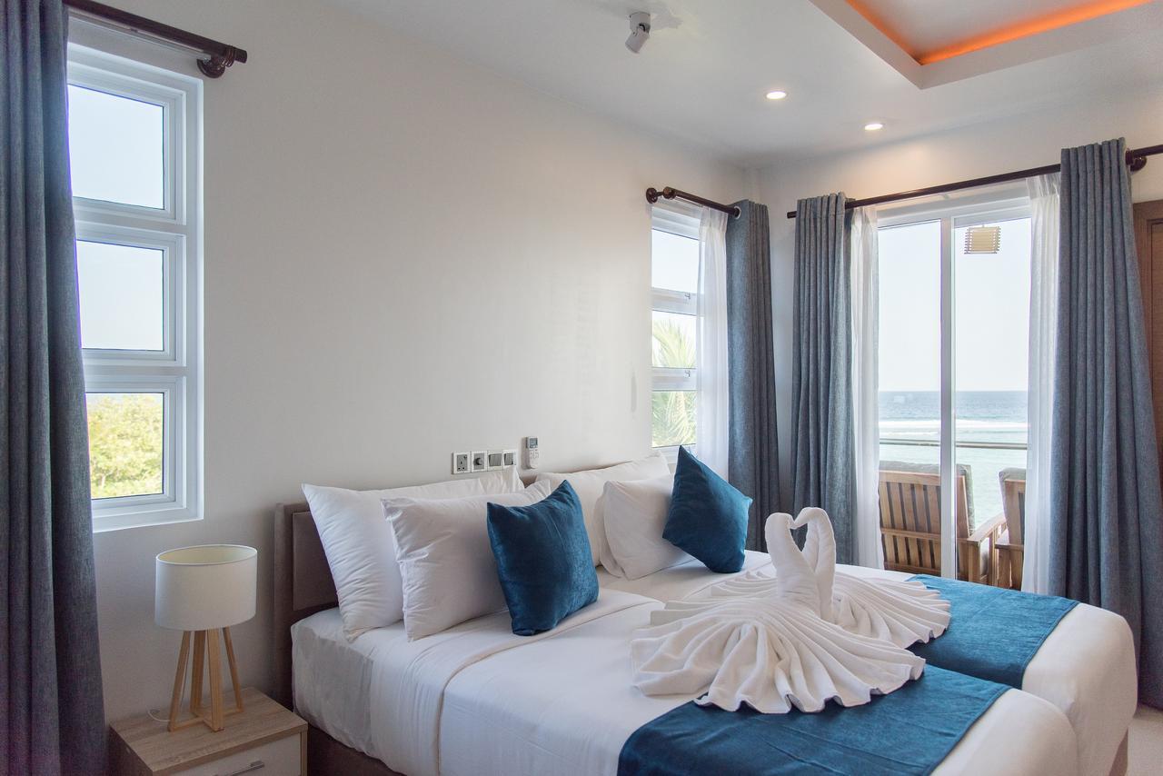 Hotel Reef Edge Thulusdhoo, Maldives Extérieur photo