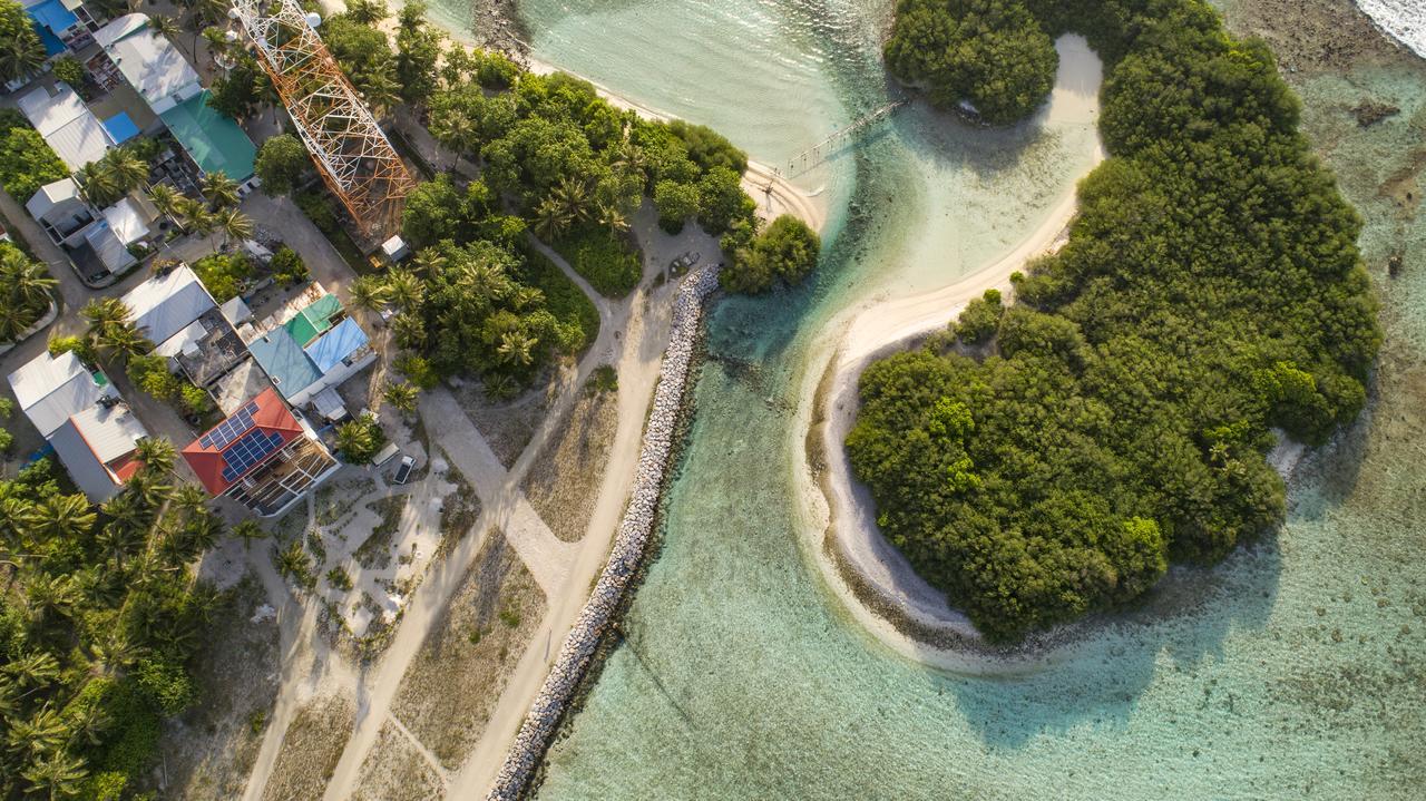 Hotel Reef Edge Thulusdhoo, Maldives Extérieur photo