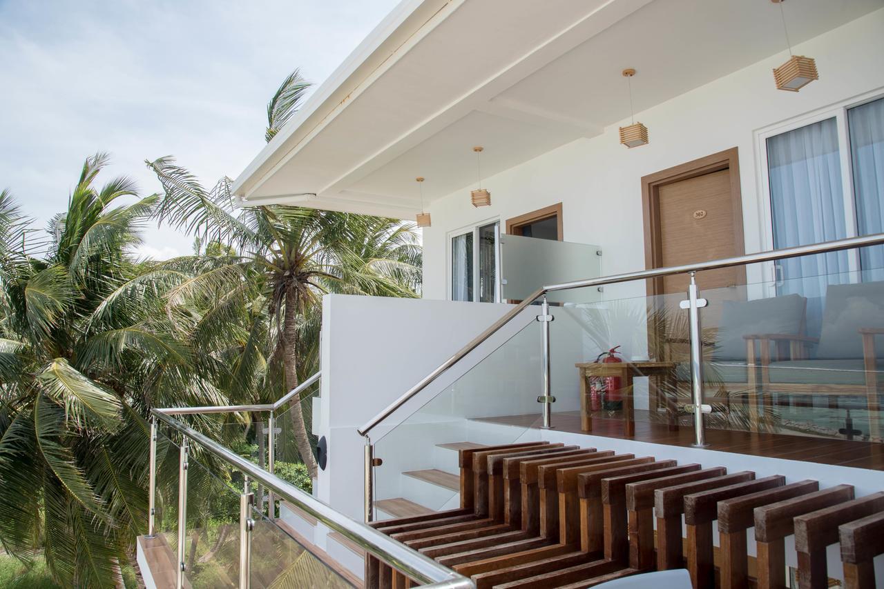 Hotel Reef Edge Thulusdhoo, Maldives Extérieur photo